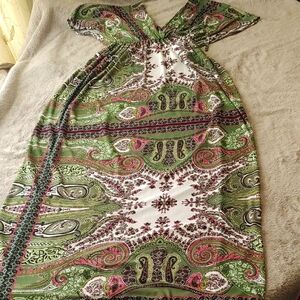 Green Paisley Print V-Neck Maxi Dress